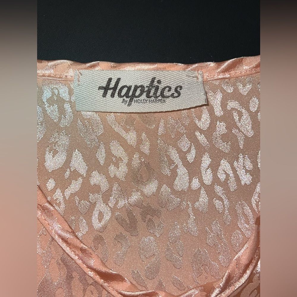 Haptics by Holly Harper Silky Peach Leopard Print Blouse Size Medium - Picture 3 of 4